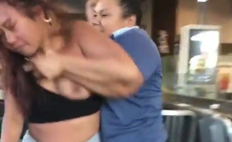 ◆【動画】ポロリあり!マックの女店員、怖すぎる・・・ 変態の宴Ⅱ