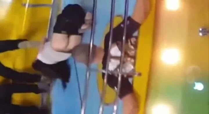 ◆【動画】まんさん、絶叫マシンでズボンが脱げてお尻丸出しになる 変態の宴Ⅱ