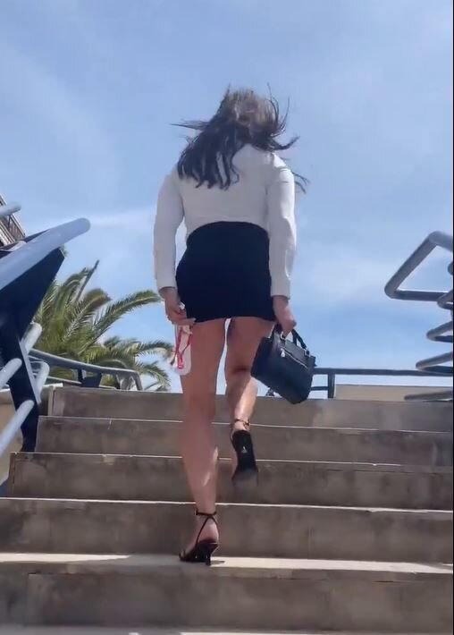 ◆【動画】女さん、絶対にパンチラしない方法を編み出してしまう 変態の宴Ⅱ