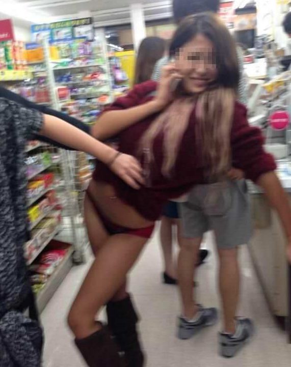 ◆バカ女、街中でやらかすwwwww 変態の宴Ⅱ