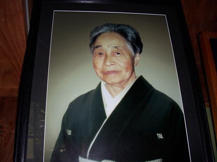母