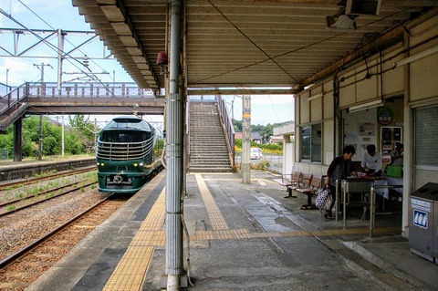瑞風とJR島田駅120周年