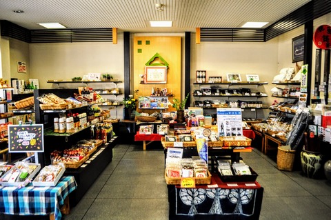 友松商店_店内と家紋