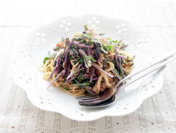 赤水菜とツナの和風パスタ・横斜俯瞰2_1000