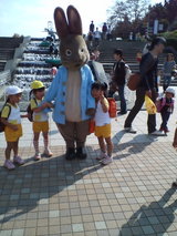 変なウサギと
