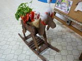 クリスマス仕様の木馬