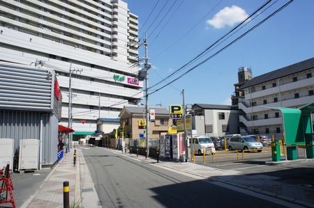 ビオルネ裏駐車場20120817134549