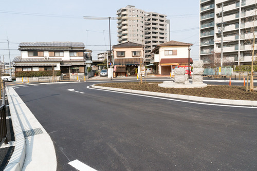 津田駅前-15031304