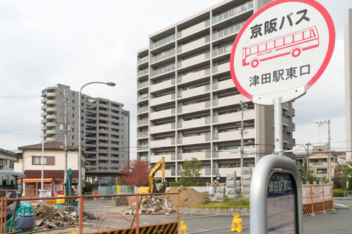 津田駅前-1411121