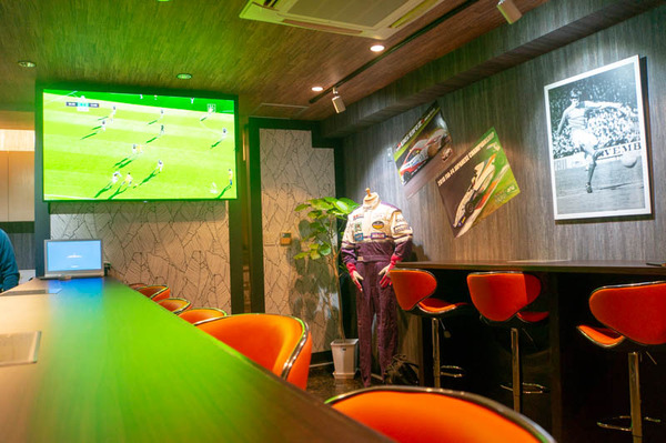 スポーツバー-18102911