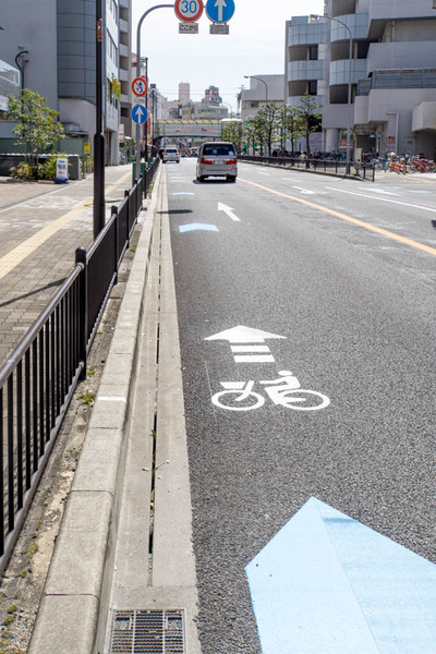自転車レーン-1803242