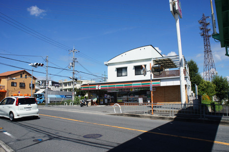 セブンイレブン長尾谷町20120821100716