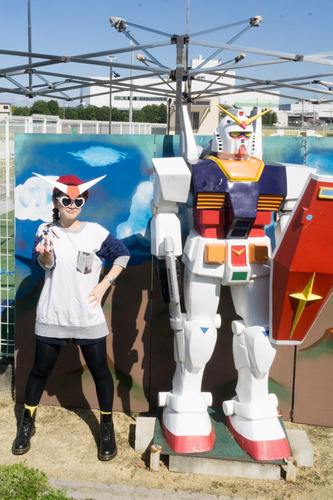 ガンダム大地に立つ-15100741