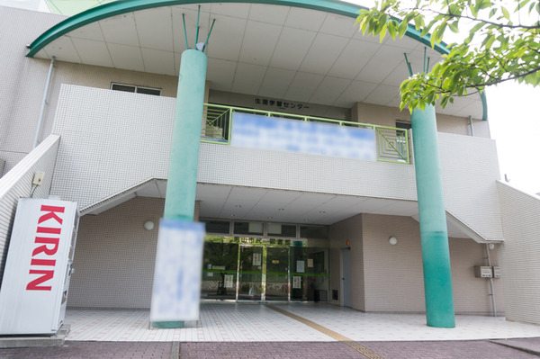 男山市民図書館