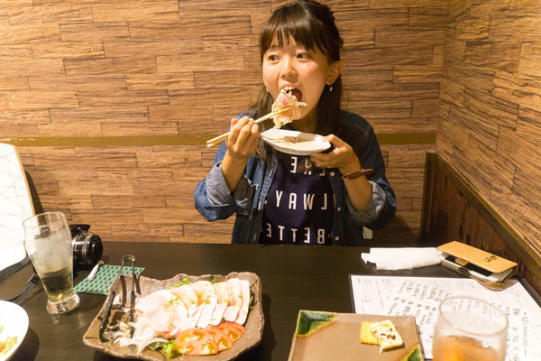 ハムを食べる
