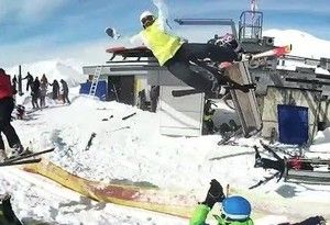 スキー場のリフト故障で逆走