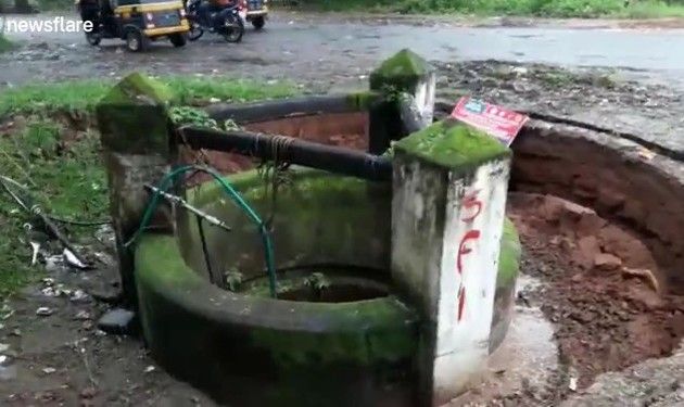 インドで井戸が水没