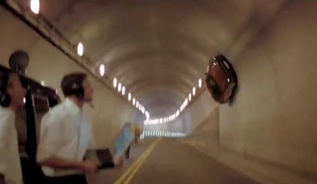 ベンツのトンネル登りＣＭ