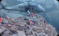 山岳救助のヘリコプター