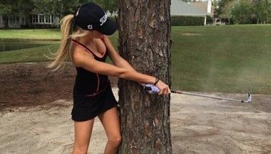 可愛い女性ゴルファー