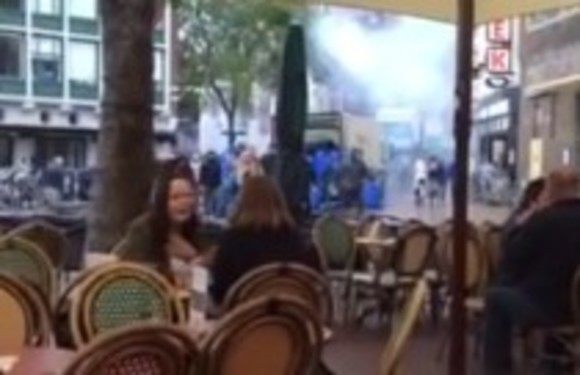 フランスのフーリガンがレストランを襲撃