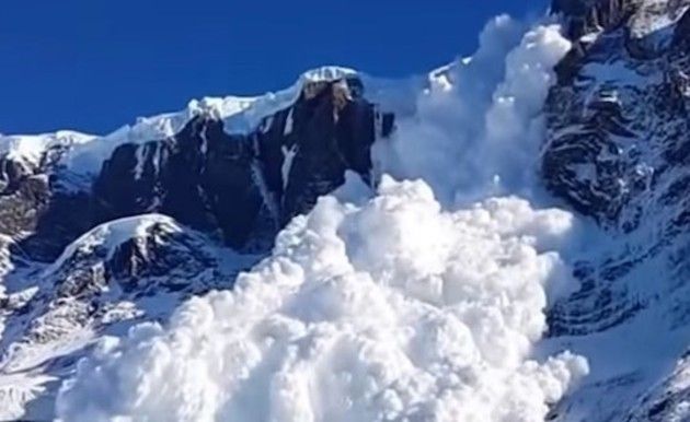 雪崩を撮ってみた