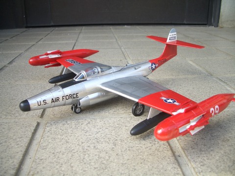 スコーピオン　飛行機　模型動 F-89D スコーピオン (タカラレベル 1/79)＞ 飛行機プラモデル