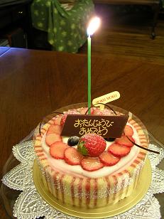 母の誕生日ケーキは春らしいヨックモック苺ムースで 池袋 恵比寿 目黒 スローライフ