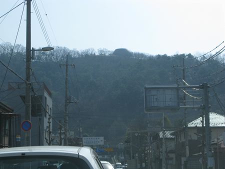 市街地から山梨県立科学館を望む