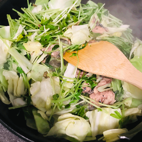 サバの水煮豆苗炒め1