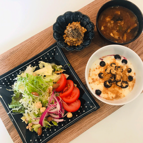 朝食