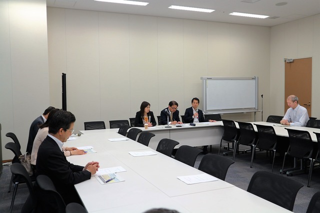 2A7FEFB4-8514-4D8E-A933-0BD0ABB3CA47