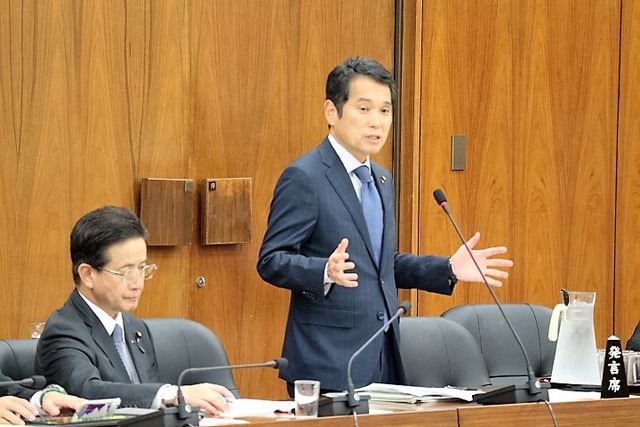 40819AF8-D618-4F2B-A728-D89FDBEA016A