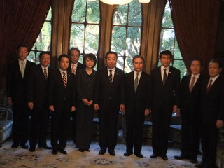 復興庁政務官辞令交付 017