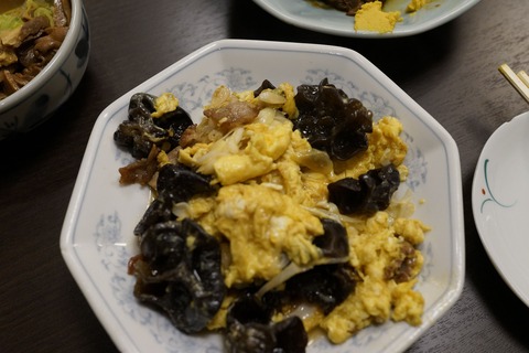 木耳の卵炒め。見た通り旨い。