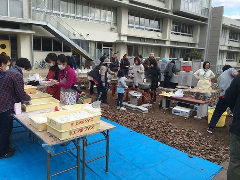 炊き出し