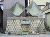 三国湊の港修築記念碑