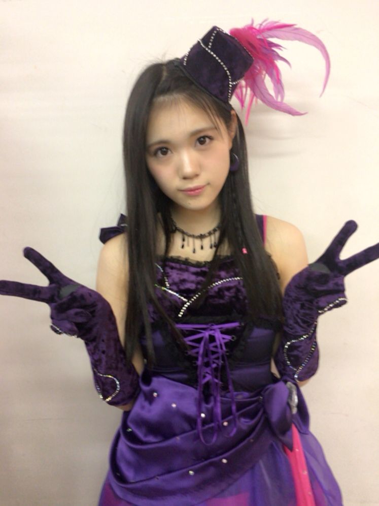 HKT48の衣装を着こなす田中優香