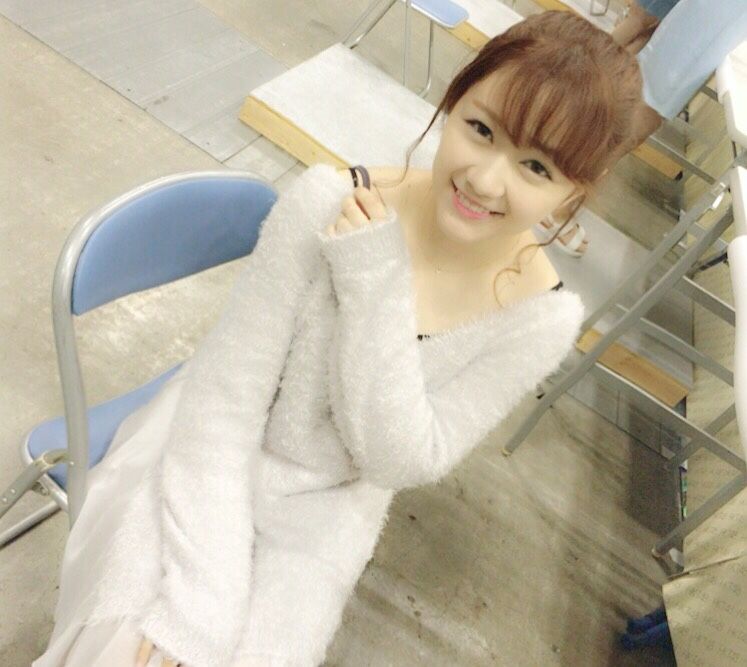 肩が出ている衣装を着ている村重杏奈の画像♪