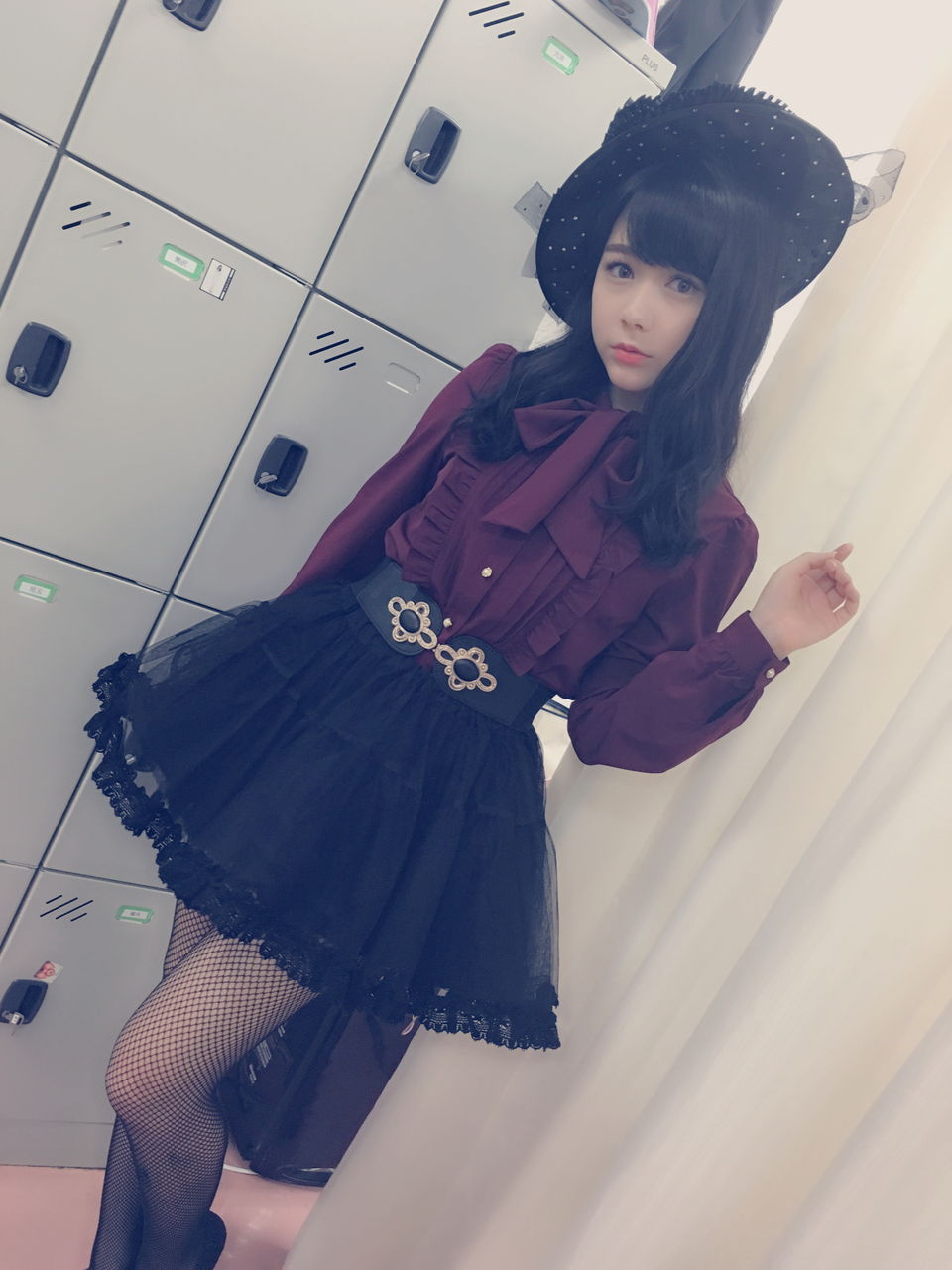 可愛い衣装と帽子をかぶっている村重杏奈の画像♪