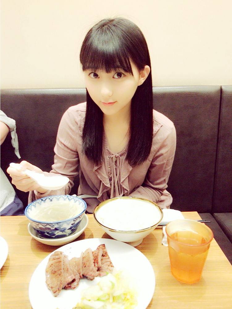 食事をしている可愛い田中美久の画像♪
