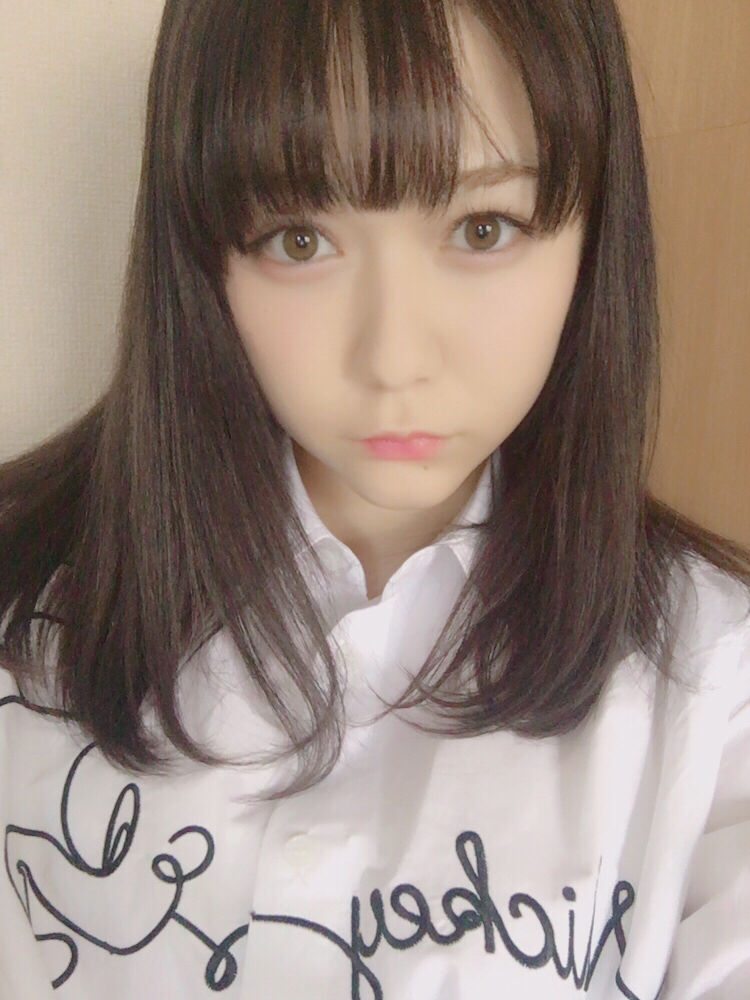 目元の色がとても可愛い村重杏奈の画像♪