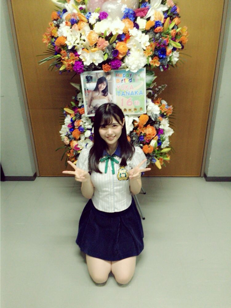 田中優香16歳の誕生日に花束が送られる