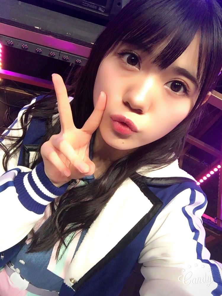 田中優香の自撮りでピース
