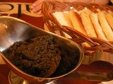 つきだし(笑)のペースト+メルバトースト