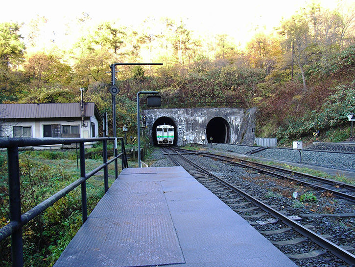 秘境駅 トンネルへ