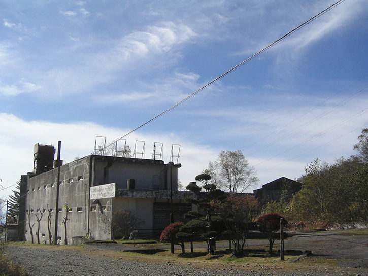 第一滝本館 道横