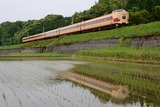 国鉄特急色の水鏡