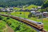 棚田と381系