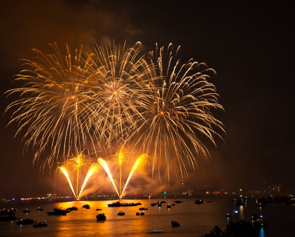 fireworks-3597392_1920
